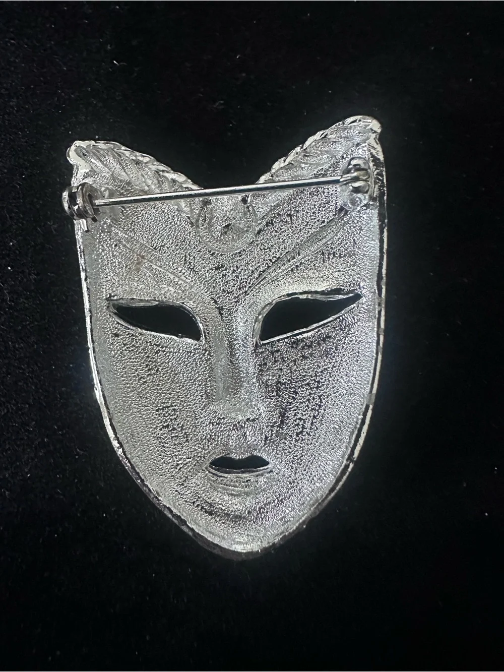 535- Vtge. style mask brooch